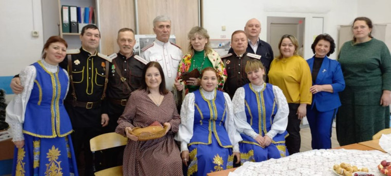 Театрально-музыкальная гостиная «Казачьи посиделки», посвященная 200-летию Енисейской губернии.